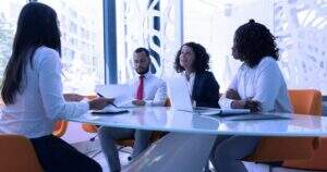 Dicas para se destacar na entrevista em grupo