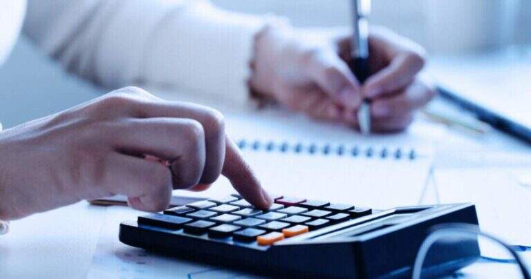 ﻿Saiba como calcular hora extra de forma correta