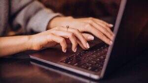 Digitador: o que faz, quanto ganha e como conseguir uma vaga