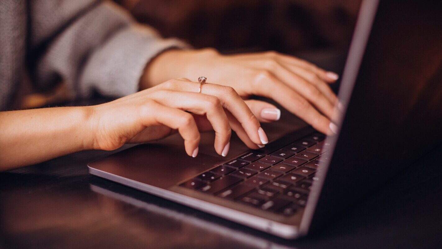 Digitador: o que faz, quanto ganha e como conseguir uma vaga