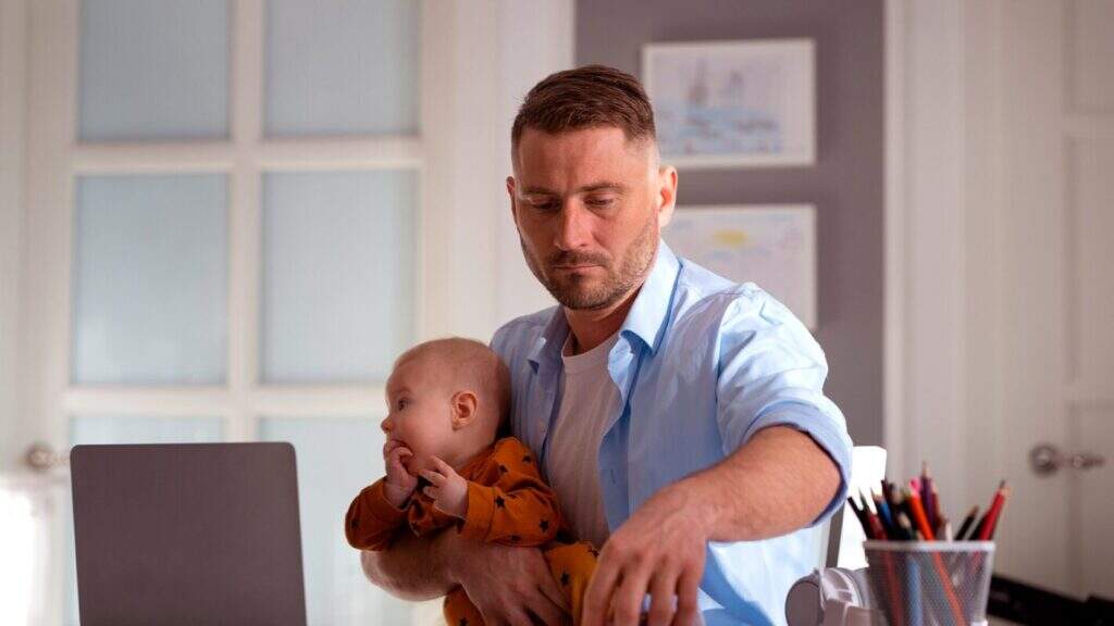 E quanto aos pais? Existe licença-paternidade?